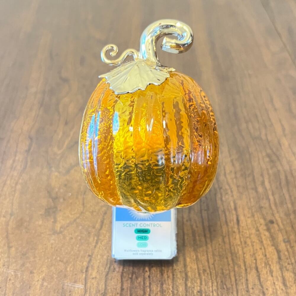 NEW B&BW Pumpkin Light-Up Wallflower- Scent Control